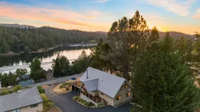 Epic Lake views • Near Yosemite • Family Retreat - Image 5