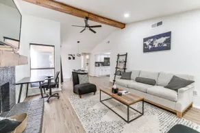Newly Updated Cozy Home - Image 5