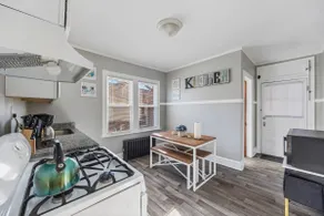 Chic Apt w/Comfy Vibes - Image 3
