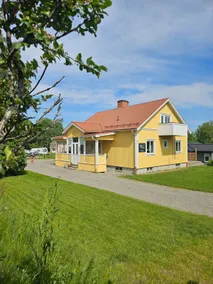 Central & spacious house | 10+2 beds, spa bath - Image 2