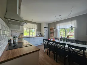 Central & spacious house | 10+2 beds, spa bath - Image 4