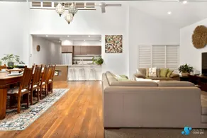 Spa-Beaches-Pet Friendly Spacious Coastal Retreat - Image 2