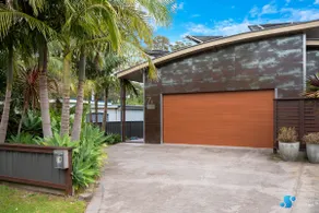 Spa-Beaches-Pet Friendly Spacious Coastal Retreat - Image 4