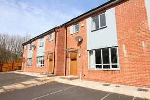 5* | 3 Bed Home | Free Parking | Prime Location - Image 4