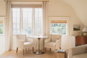 Luxury Barn Retreat in Woodstock - Image 2