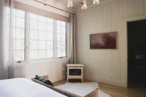 Luxury Barn Retreat in Woodstock - Image 3