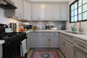 Trendy and Artsy Home 10 mins. drive to Disneyland - Image 5