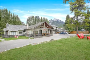 Elkhorn Lodge 2 Bedroom (Rundle Cabin) - Image 5