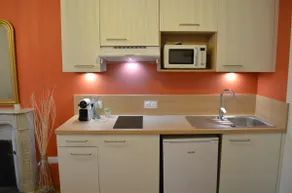 Quiet 2-bedroom apartment for 4 people | Downtown & Old Town within walking distance - Image 5