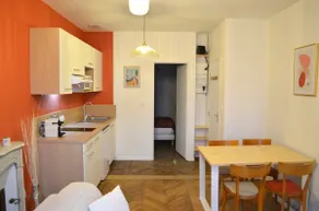Quiet 2-bedroom apartment for 4 people | Downtown & Old Town within walking distance - Image 2