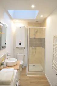 Quiet 2-bedroom apartment for 4 people | Downtown & Old Town within walking distance - Image 4