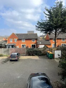 Stylish 2BR Flat|Free Parking|Near Central London - Image 5