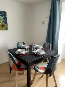 Stylish 2BR Flat|Free Parking|Near Central London - Image 3