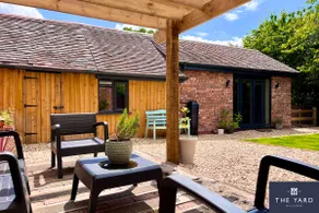 The Yard: Rustic guest house in Malvern - Image 2