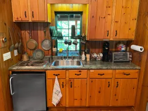 Lakefront Cabin with Cozy Reading Nook - Image 4