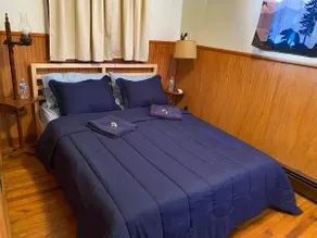 Lakefront Cabin with Cozy Reading Nook - Image 3