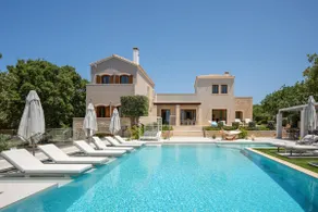 Luxurious Villa Liandri - With Private Pool - Image 2