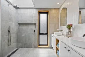 Small Scale Stays - Couples Retreats - Image 3