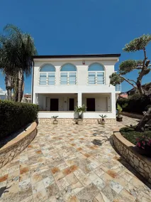 The Terrace Overlooking the Sunset - Apartment in Villa - Image 3