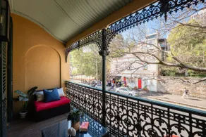 Chic Large 4 Bedroom Water View House @ The Rocks - Image 2
