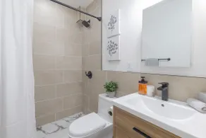 Spacious 4 bedroom Midtown west - Image 5