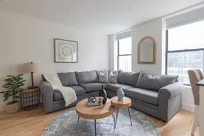 Spacious 4 bedroom Midtown west - Image 2