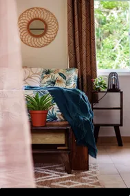 Open Living, Lush Garden, 3 Min to Beach, AC&TV - Image 2