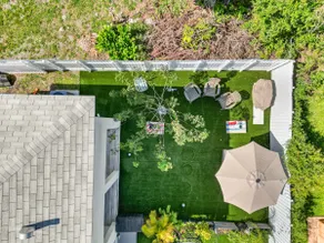 Sunflower Family Retreat-Fenced &Turf Yard w/BBQ - Image 3
