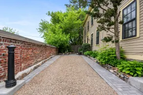 Artistic Historical home, walkDT - Image 5