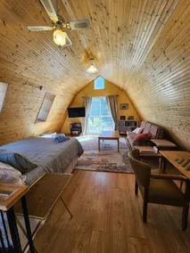 Cozy cabin on beautiful Fairfolk Farm - Image 2
