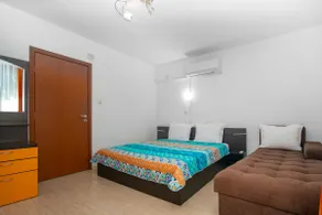 Quiet Apartment + Kitchen | 1 min From The Beach - Image 3