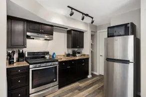 Stylish Studio Apartment with Modern Touches - Image 4