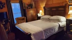 Spectacular Fall Foliage! Cozy Cabin on 11 acres w/ Lake & Mtn Views. - Image 4