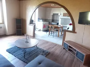 Spacious apartment in the heart of a medieval village - Image 2