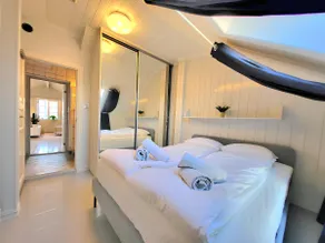 Mercury House, Cathedral View ! Free Parking ! - Image 3