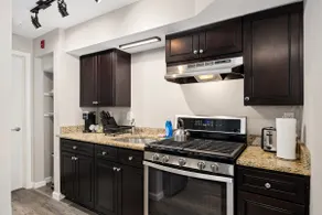 Urban 1BD moments away from DT Peoria - Image 3
