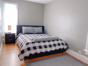 PARK AVE Getaway 4 bdrm/2.5 bath, AC, Parking - Image 5