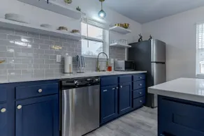 Sleek+Stylish Home Near Downtown - Image 3