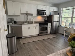 Top-Rated Cozy Apartment Near Gas South District - Image 4