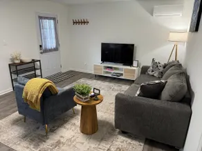 Top-Rated Cozy Apartment Near Gas South District - Image 2