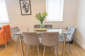 Modern 2BR | Parking | Oxford, Airport & Bicester - Image 4