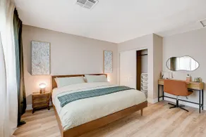 King Bed Suite with Patio Near Strip - Image 5