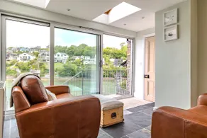 Stunning Riverside Cottage in heart of Noss Mayo - Image 2