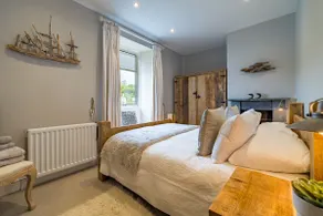 Stunning Riverside Cottage in heart of Noss Mayo - Image 5
