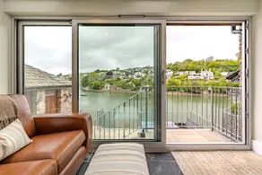 Stunning Riverside Cottage in heart of Noss Mayo - Image 4