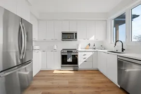 Modern Spacious Private Townhouse Getaway - Image 2