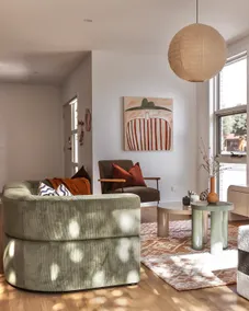 Luxurious home with Calming view in Hobart - Image 2