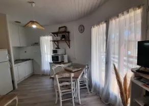 Cocoon: Charming quiet 2-bedroom maisonette - Image 2