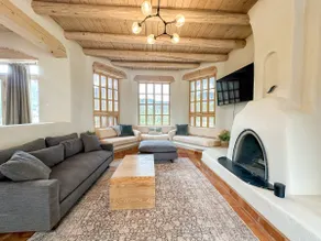 Renovated 4BR + Studio Apt- 15 Min Ski Valley/Taos - Image 2
