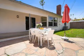 San Pedro Coastal Stay Near Beach plus Parking - Image 3